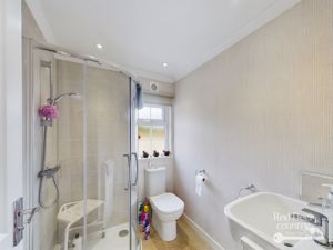 Ensuite- click for photo gallery